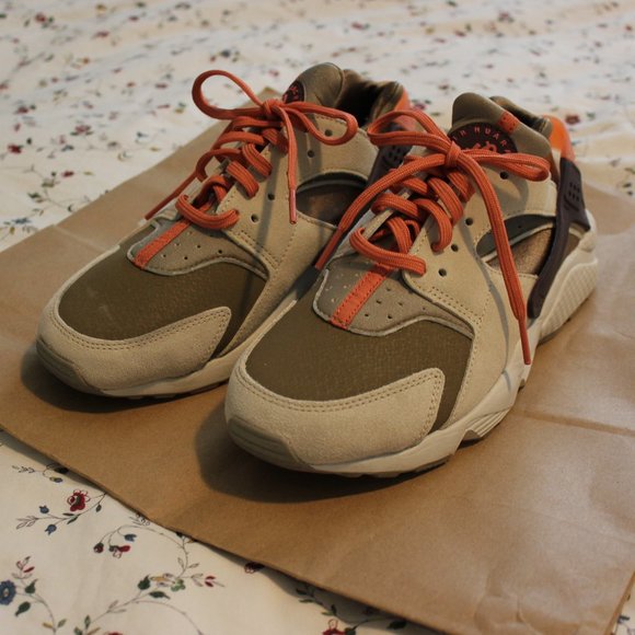 Nike Air Huarachi - Khaki/Madder-Root-Burgundy Crush - Picture 1 of 3